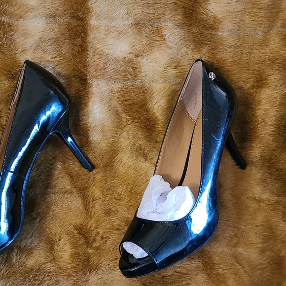 Shoes - Picture 2 of 4